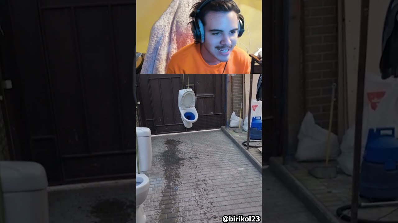 RED vs BLUE (Toilet Edition)