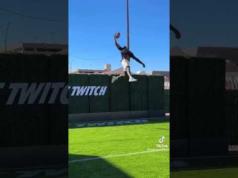 Dk Metcalf Vertical Jump - YouTube