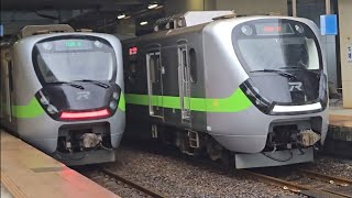 1128次苗栗發車經由山線開往基隆的銀綠色微笑號EMU900型十輛一編組EMU917區間車，和4007次蘇澳發車經由宜蘭線開往樹林的銀綠色微笑號EMU900型十輛一編組EMU903區間快車