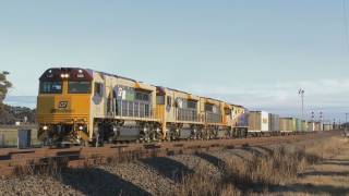 QRNational Train - LDP's \u0026 42105 on a container train - Australian Railways \u0026 Railroads