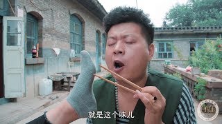 媳婦給老公做臭豆腐，沒想卻用臭襪子入味，這味道真是一絕【二平說】