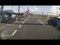 追い越し車線から左折しようとして止まっている車に遭遇 危ないから合図出して行ってもらいました。