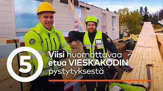 VIISI ETUA VieskaKodin pystytyksestä - Muuttovalmis talo - suurelementtien pystytys