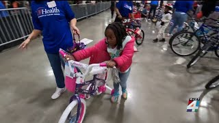 ‘This adds to the joy’: Thousands of kids receive toys during annual Children’s Christmas Party ...