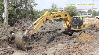 Komatsu PC210 Excavator Clearing mud អ៊ិចស្កាវ៉ាទ័រជីកភក់ចេញ