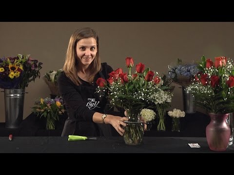 How to Arrange a Dozen Roses in a Vase How to Arrange a Dozen Roses in a Vase