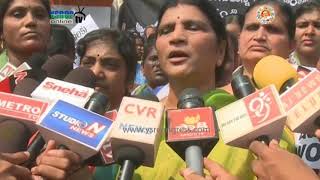 YSRCP General Secretary Lakshmi Parvathi \u0026 leaders protest against TDP Govt over Fashion Show