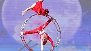 Amazing acrobatics/惊人的杂技表演/Erstaunliche Akrobatik