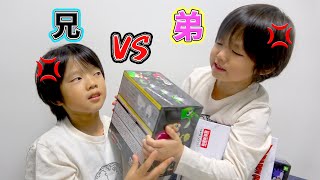 兄弟喧嘩で譲れるのはどっち！？１つのプレゼントをめぐってまさかの取り合い＞＜ 家族Vlog