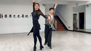 火遍全網的姐弟果果不不精彩演繹小王子三套，男才女貌舞姿優美！