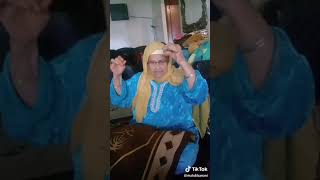 ضحك الحال مايشاور الحاجة والرقص ههههههه