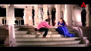 Nagarjuna & Tabu in Temple Romantic Scene || Ninne Pelladata Movie || Nagarjuna, Tabu