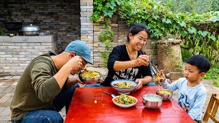 【农家的小勇】小勇做特色面食，猪肉白菜爆炒再拌面，吃得真舒服！