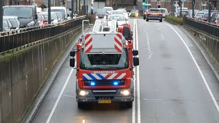 Autoladder 21-2051 Brandweer 's-Hertogenbosch met spoed naar verschillende meldingen