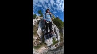 Il base jumper e l'albergatrice, quando l'amore che vola nel vuoto