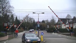 Spoorwegovergang Naarden-Bussum // Dutch railroad crossing