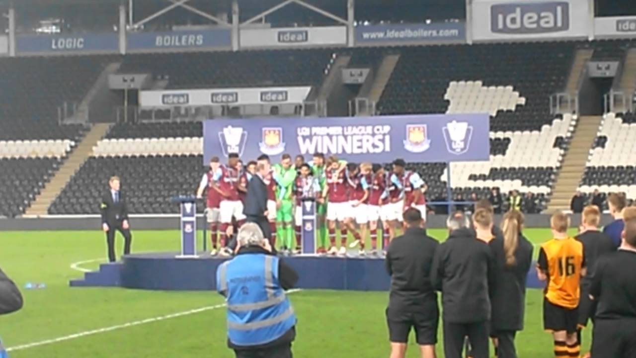 West Ham U21 Celebrating Winning The U21 Premier League Cup - YouTube