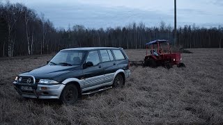 Ssangyong Musso 602EL 2.9D Pulling T-25 Out of Mud (1080p)