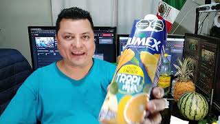 abriendo una botella de cabrito reposado jumex tropi mix edicion limitada agua mineral topo chico