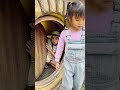 Cô bé tội nghiệp và Người bạn nhỏ tốt bụng || Poor girl and kind little girl #shorts