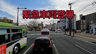 救急車と信号待ち