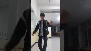 이번에는 학교 에서 잠시만요 챌린지 .. 다음은 어디로? #추천 #현수 #viralvideo #dance #shorts #챌린지 #잠시만요 #학교