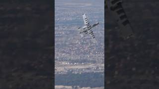 【三沢でやって欲しい！】地を這う対地攻撃デモを見せるA-10！形に似合わすわ機動性も抜群だぜ！