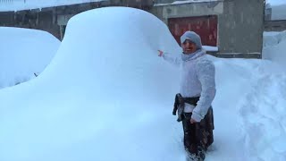 Emilia-Romagna, la nevicata è troppo forte, così le auto scompaiono: trovarle è un'impresa