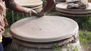 Injera mitad making near Addis Ababa, Ethiopia. Mogogo, clay plate