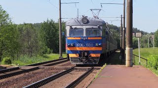 Электропоезд ЭР9е-600 на о.п. Романы / ER9E-600 EMU at Romany stop