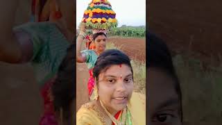 అడవిలో బతుకమ్మ ఆట ఆడినం..tribal bathukamma panduga.village bathukamma #shorts