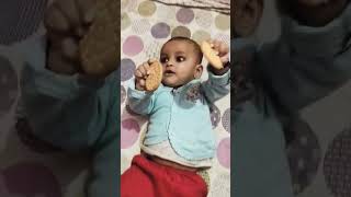 cute baby and funny Biscuits🍪 food #shots #youtubeshorts #trending #viral #cute #cutebaby #subscribe