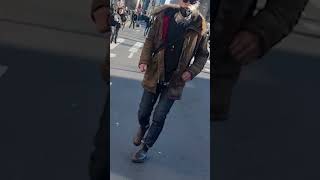 Anti-ICE Protesters Swarm Unmarked Vans in NYC — 15 Arrested #shorts