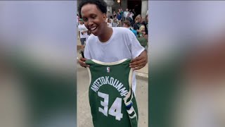 Teen throws his jersey during Bucks parade and ends up with Giannis' autograph