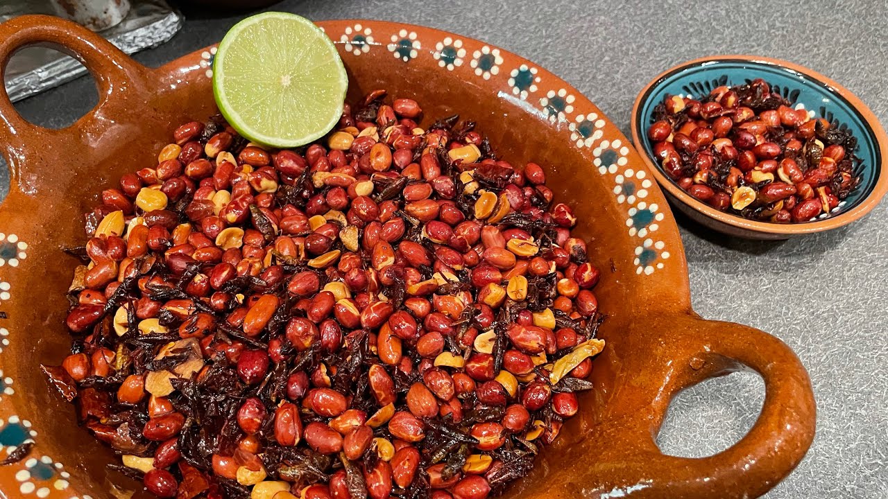 Como Preparar Una Botana Con Cacahuates Y Chapulines (Estilo Mexicano ...