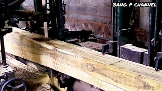 penggergajian kayu di sawmill buat bahan 6x12x400 indonesian wood sawing