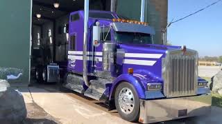 Kenworth W900. Вечная классика американских дальнобойщиков.