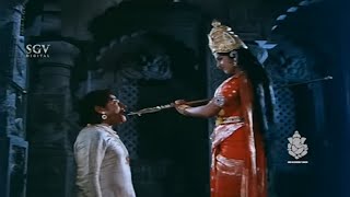 Wife sends Rajkumar in temple | Dr Rajkumar Superhit Movie Scenes | Jayaprada | Kannada Movies