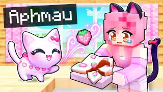 Playing Minecraft as a HELPFUL Strawberry Kitten!