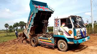 Hyundai Dump Truck \u0026  Bulldozer Pushing Dirt, Bulldozer Loading Truck