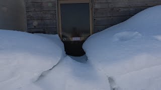 北海道田舎生活。サボってた物置前の雪かき🌈