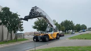 D3739 Liebherr LRS645 Reachstacker 6 high loading from 2005