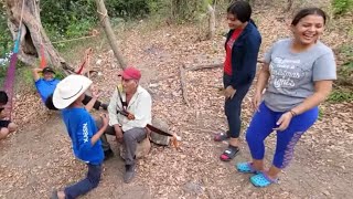 Cachito le canta a don santos 😂La crus de madera 🤣El Buen salvadoreño