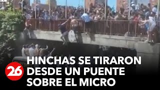 ARGENTINA CAMPEÓN DEL MUNDO | Hinchas se tiraron desde un puente sobre el micro