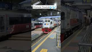 Download Lagu Kereta Api Masuk Stasiun Bandung Diiringi Bel Stas... MP3 Gratis