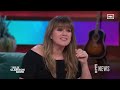 Kelly Clarkson BLUSHES & Giggles After Her Hilarious Comment About “Meat”  E! News