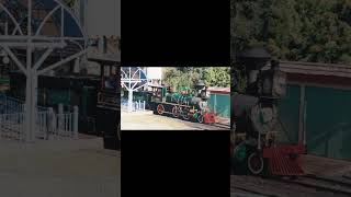 locomotoras de ferrocarriles unidos de Yucatán trabajando en Disney