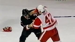 Sean Avery vs Steve Thomas Jan 15, 2003