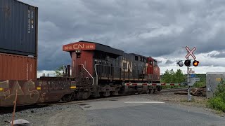 Non-PTC CN ES44AC 2818 Leads Double Stack Train 186