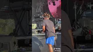 Juice wrld dancing to one of Xxxtentacion songs at a concert!!
